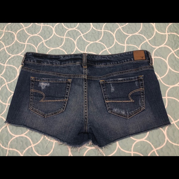 American Eagle medium wash short shorts - Picture 2 of 3